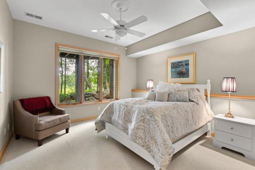 8692 Wynstone Pass, Eden Prairie, MN 55347