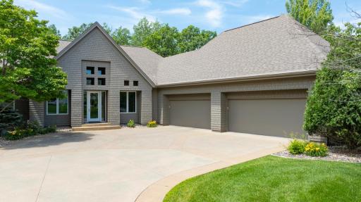 8692 Wynstone Pass, Eden Prairie, MN 55347