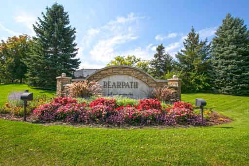 8692 Wynstone Pass, Eden Prairie, MN 55347