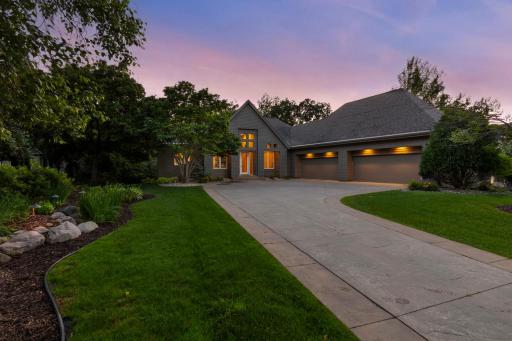 8692 Wynstone Pass, Eden Prairie, MN 55347