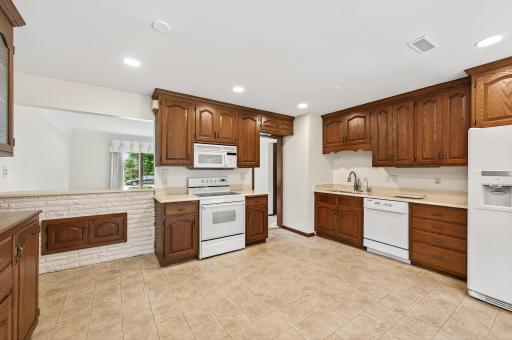 359 County Road B W, Roseville, MN 55113