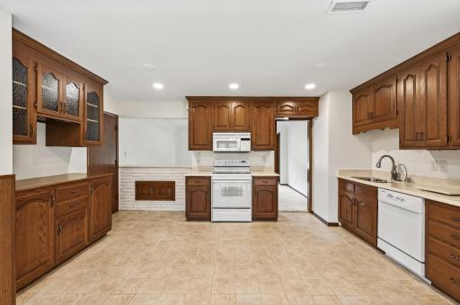 359 County Road B W, Roseville, MN 55113