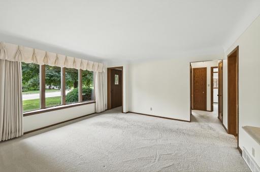 359 County Road B W, Roseville, MN 55113