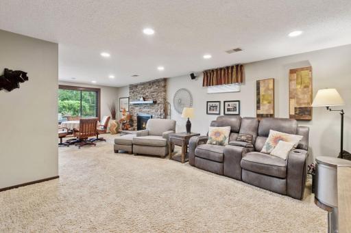 4000 W 100th Street, Bloomington, MN 55437