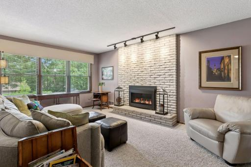 4000 W 100th Street, Bloomington, MN 55437