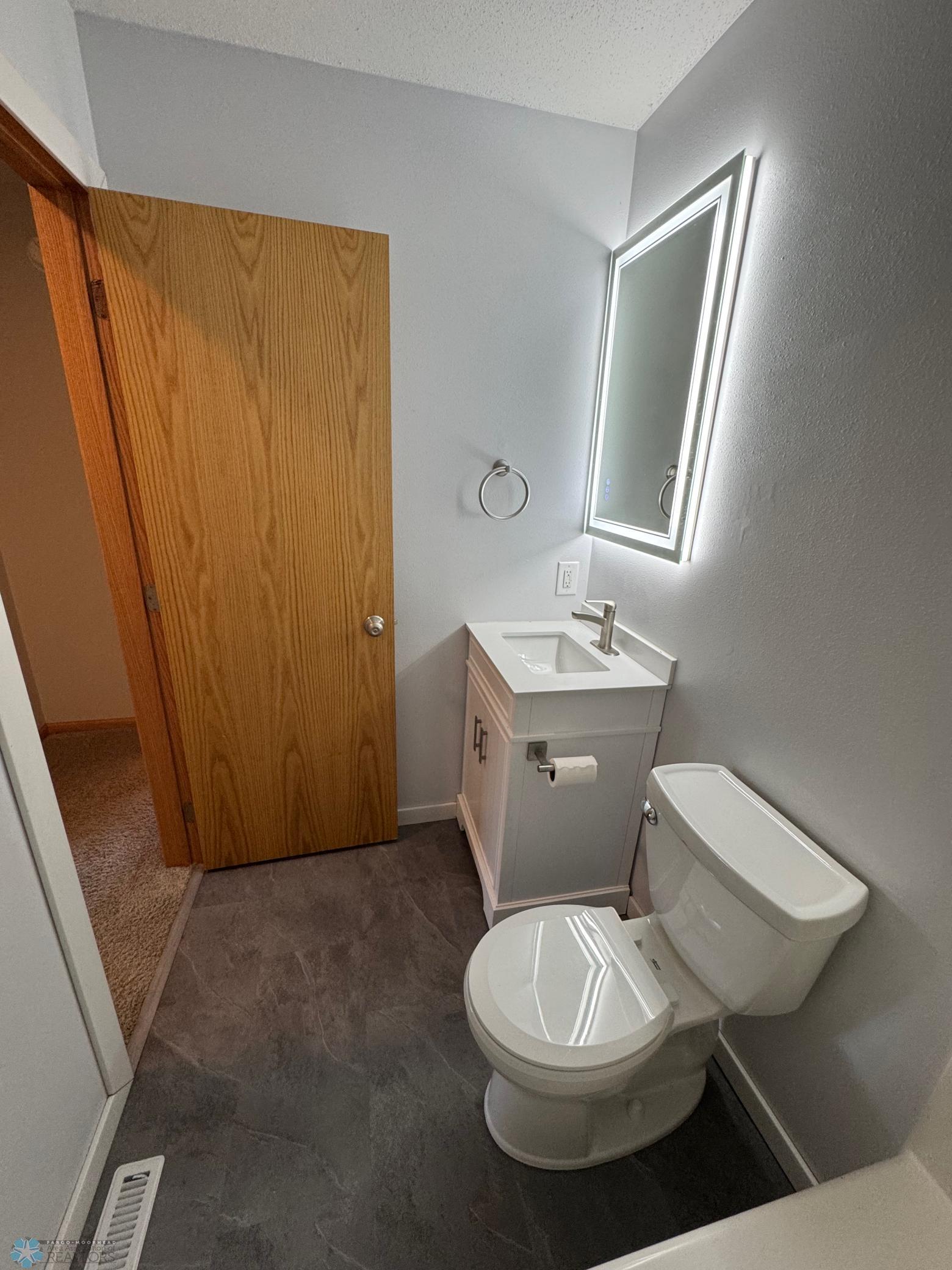 Upstairs full bathroom