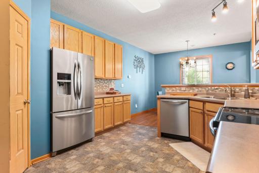 Huge Open Kitchen w/Stainless Steel Appliances