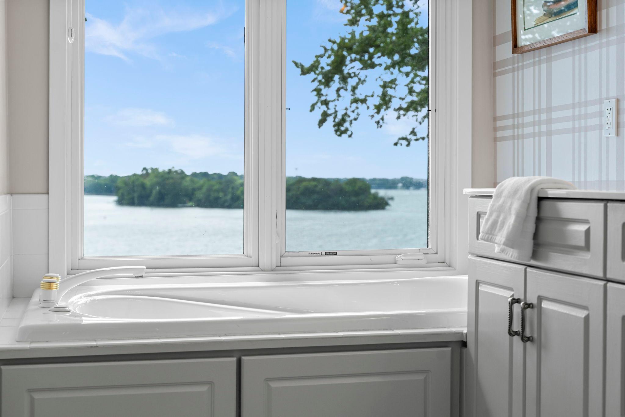 Relaxing view from tub