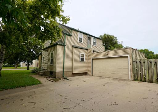 925 Minnesota Avenue SW, Willmar, MN 56201