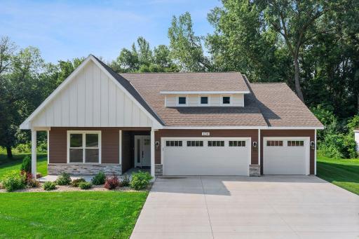 634 E 6th Street, Chaska, MN 55318
