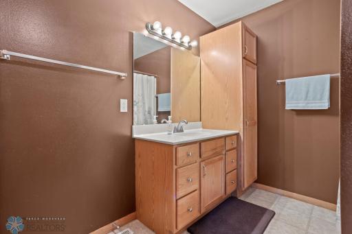 1616 41st Avenue S, Moorhead, MN 56560