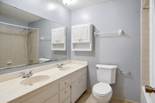 Main Floor Bath.png