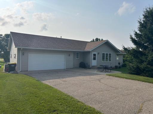 308 SW Quince St, New London, MN 56273