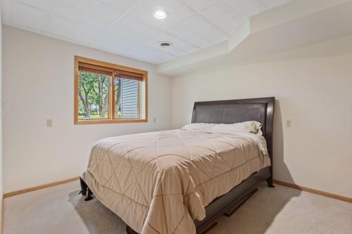2nd lower bedroom