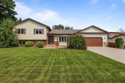 7502 25th Street N, Oakdale, MN 55128