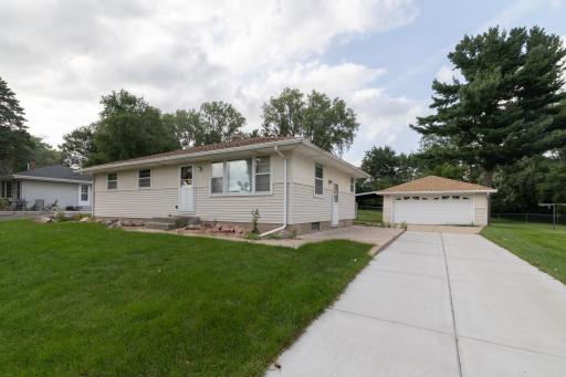 1687 Rosewood Avenue N, Saint Paul, MN 55109