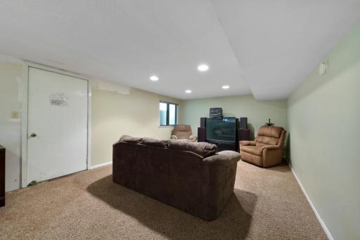 LOWER LEVEL RECREATION ROOM WITH WALK-OUT ACCESS TO BACKYARD