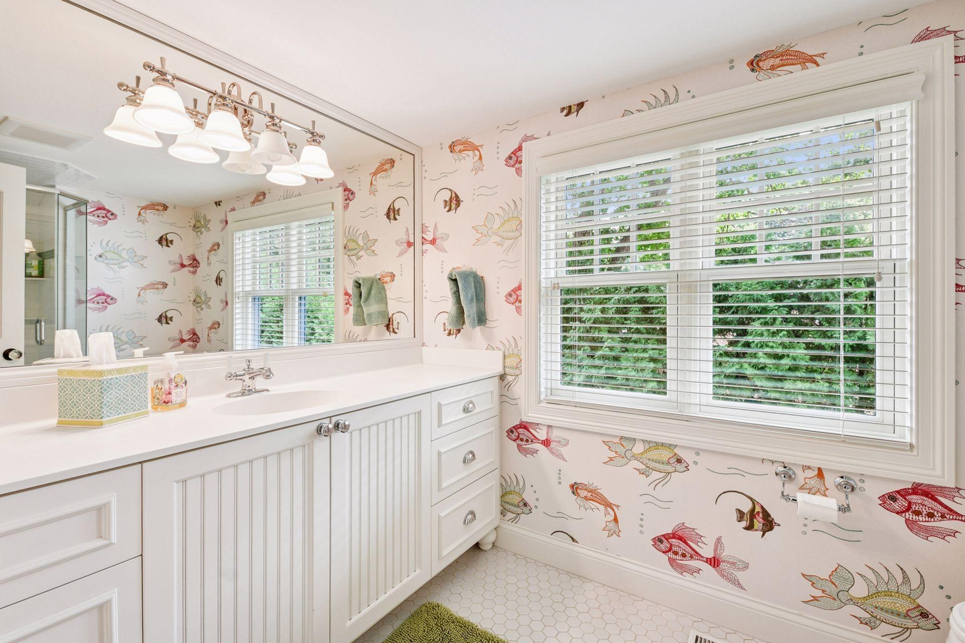 Upper level 3/4 bathroom