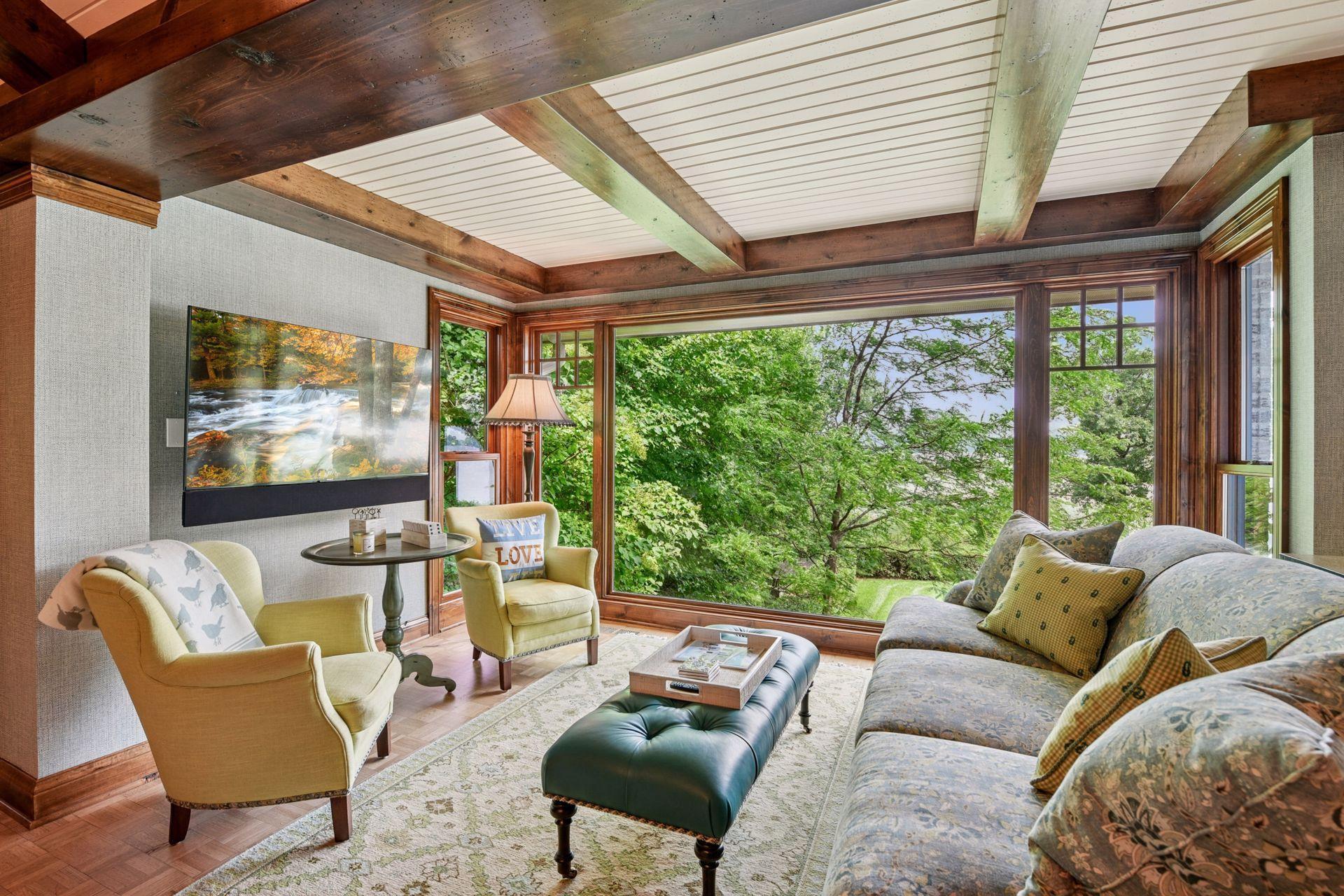 Impressive oversized windows with a view of the lake