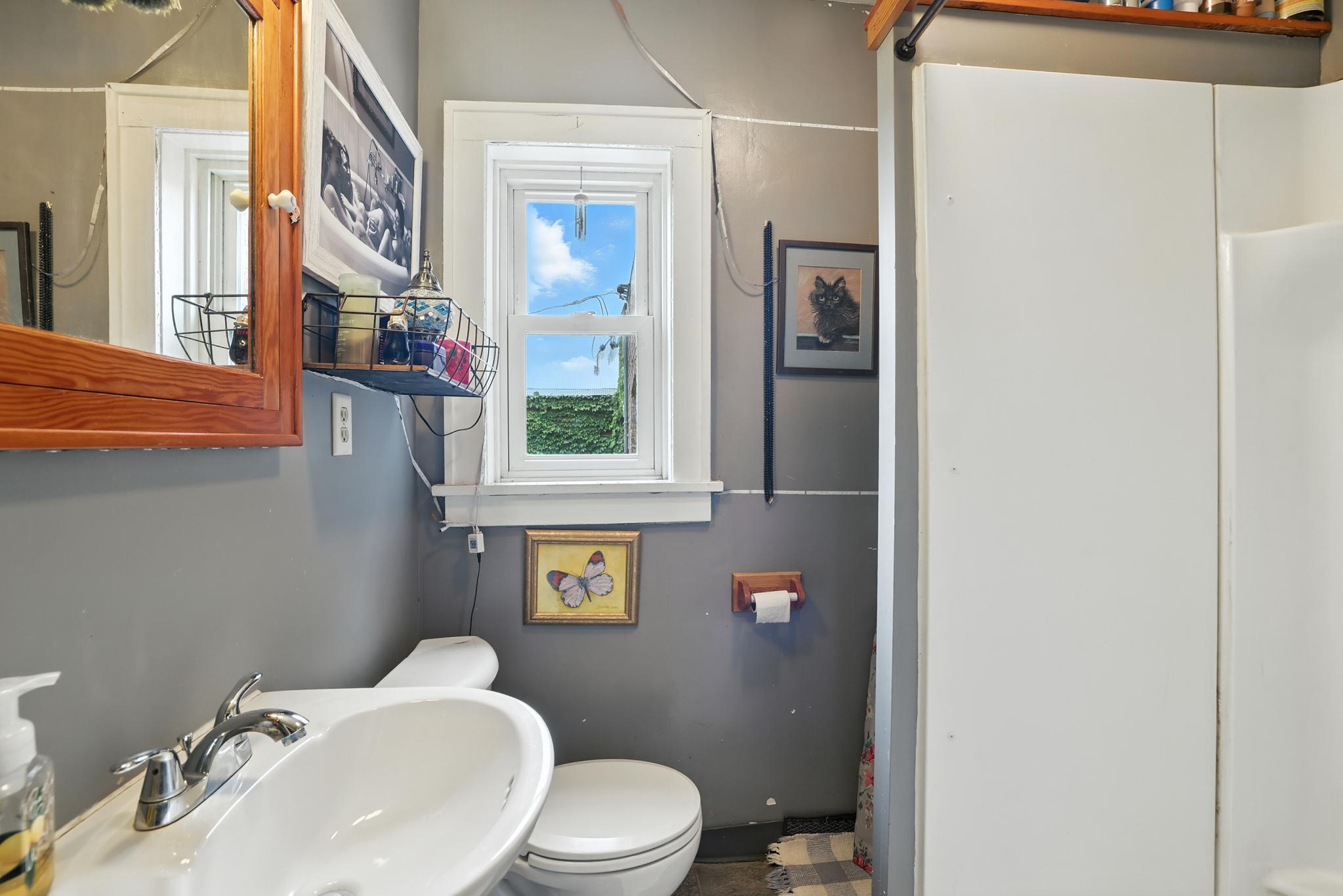 Apt 2 bathroom