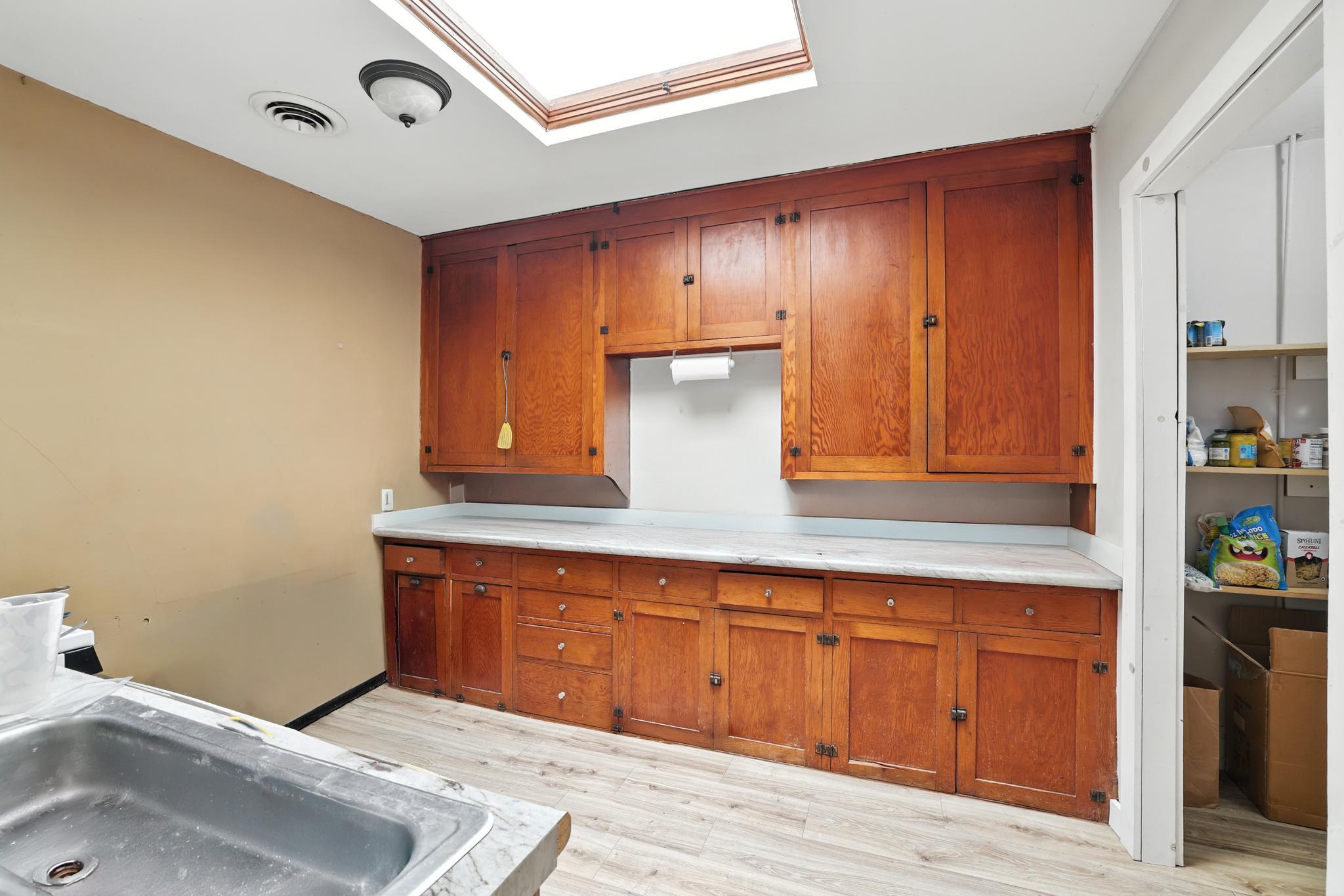 Apt 1 kitchen
