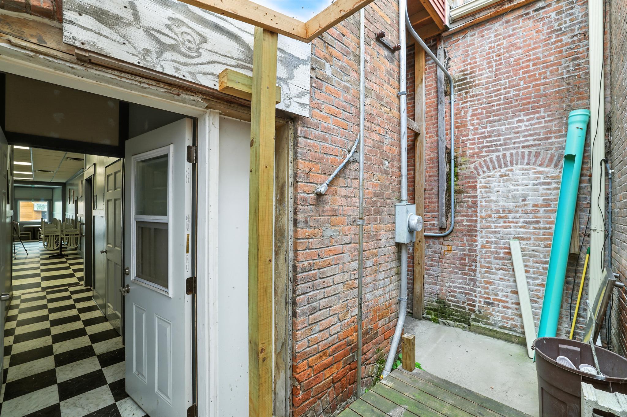 Behind restaurant - private courtyard