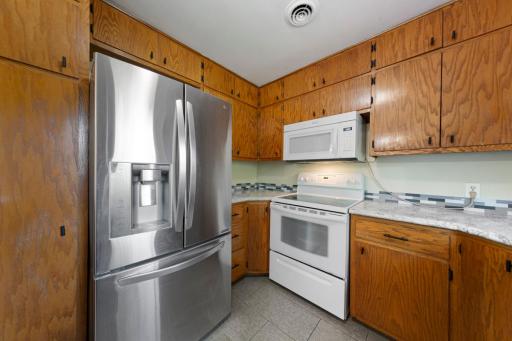 2412 E Main Street, Mankato, MN 56001