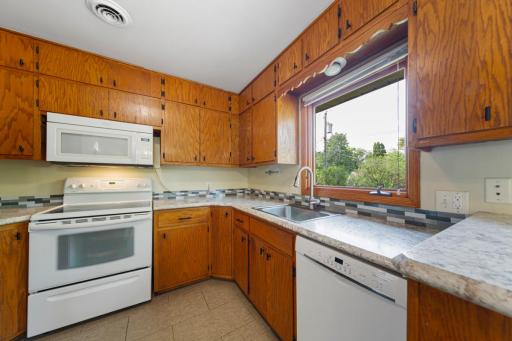 2412 E Main Street, Mankato, MN 56001