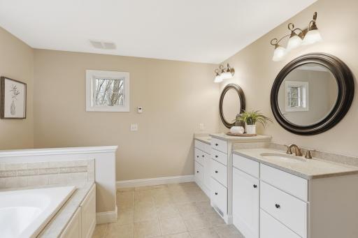 16926 Dynamic Drive, Lakeville, MN 55044