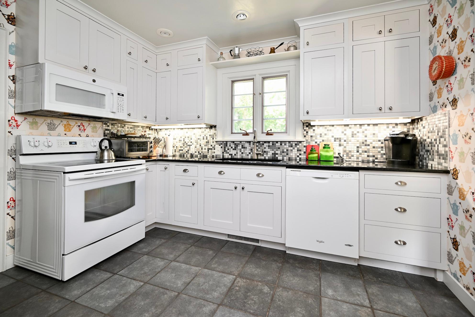 09 Kitchen I.jpg