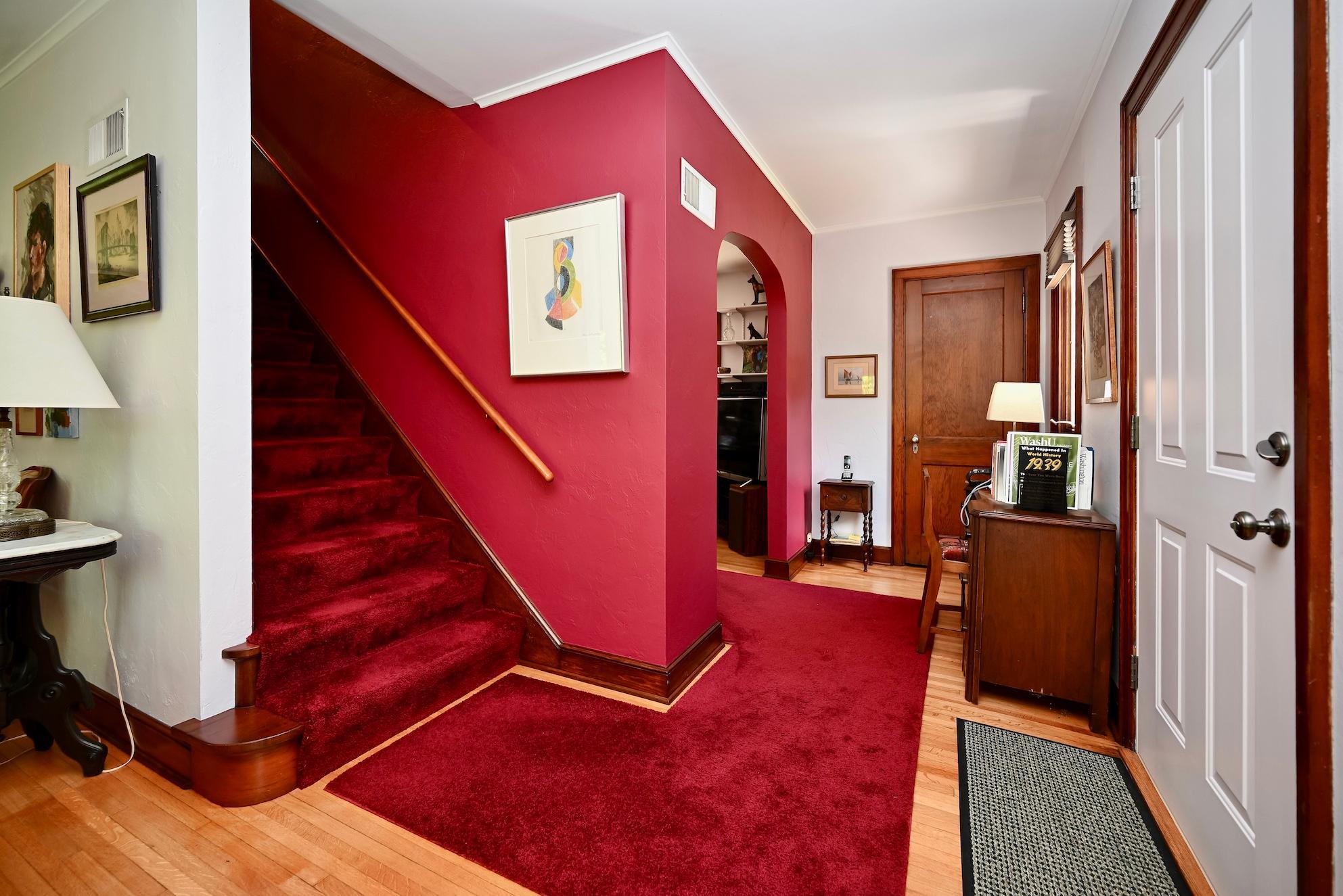 03 Front Entryway.jpg