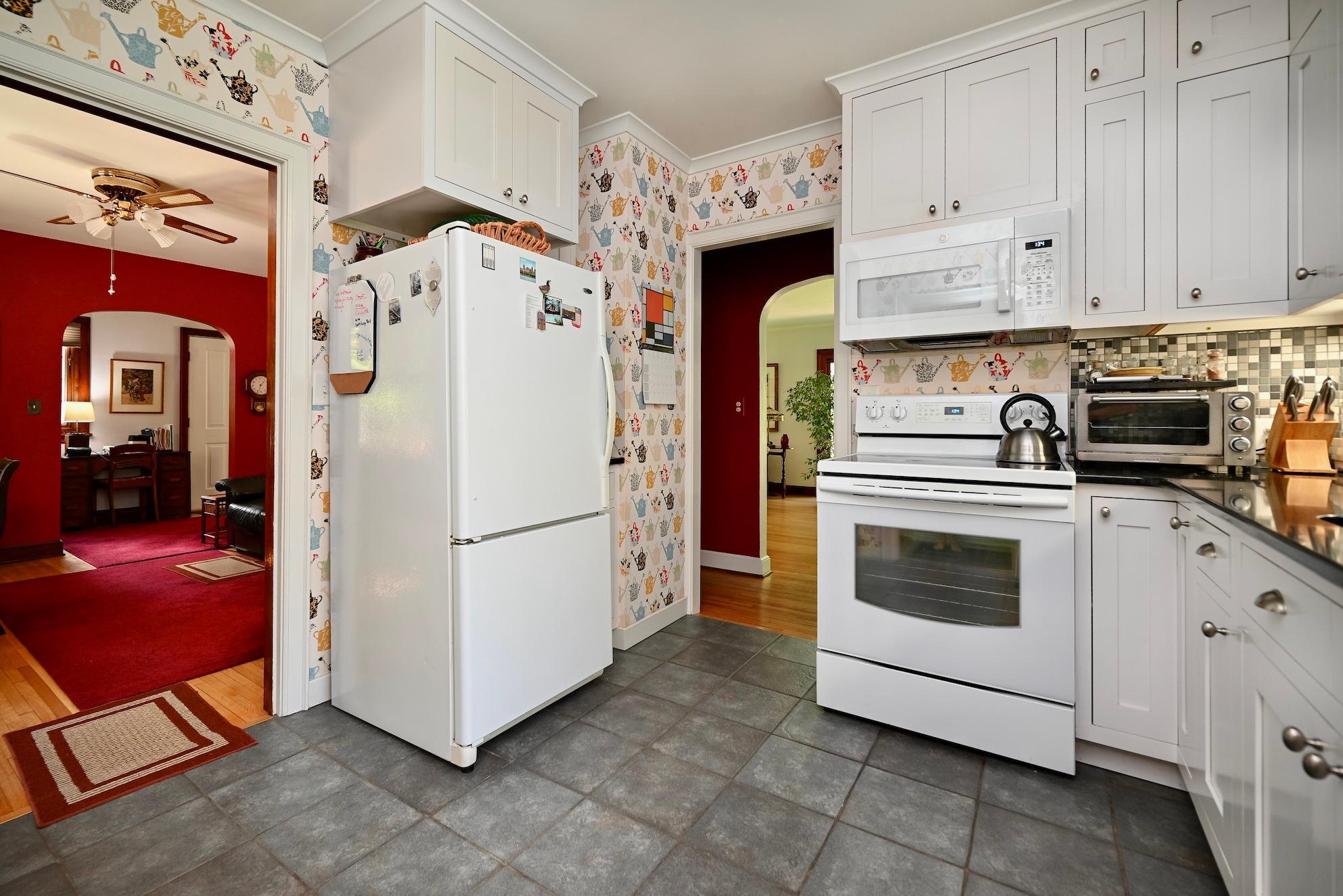 10 Kitchen II.jpg