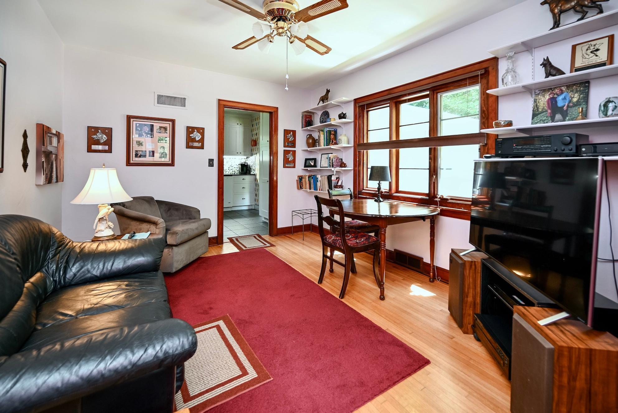 08 Family Room.jpg