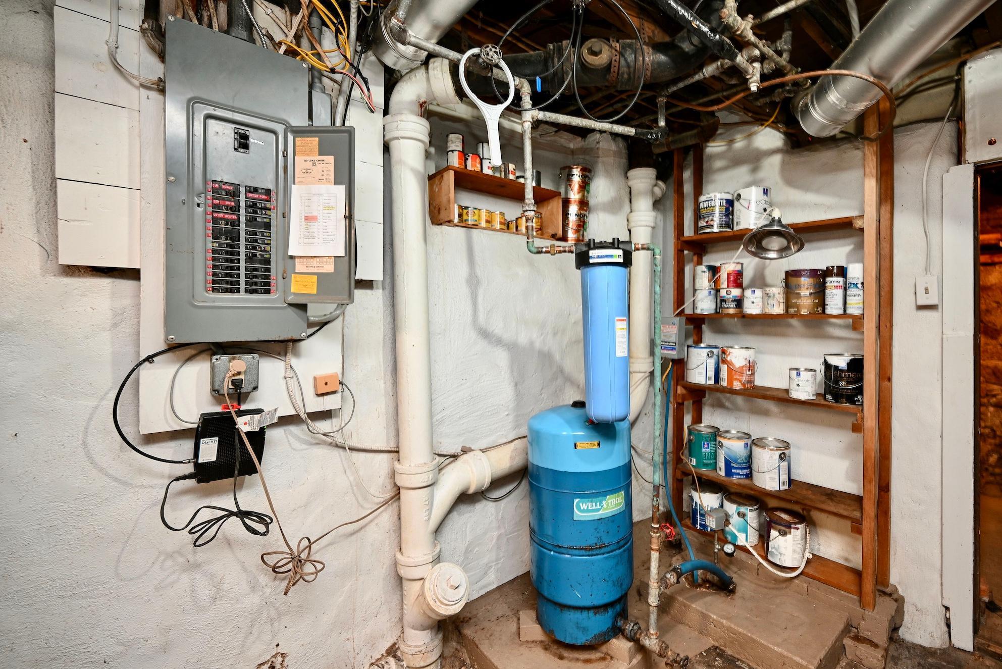 24 Electrical Panel & Well.jpg