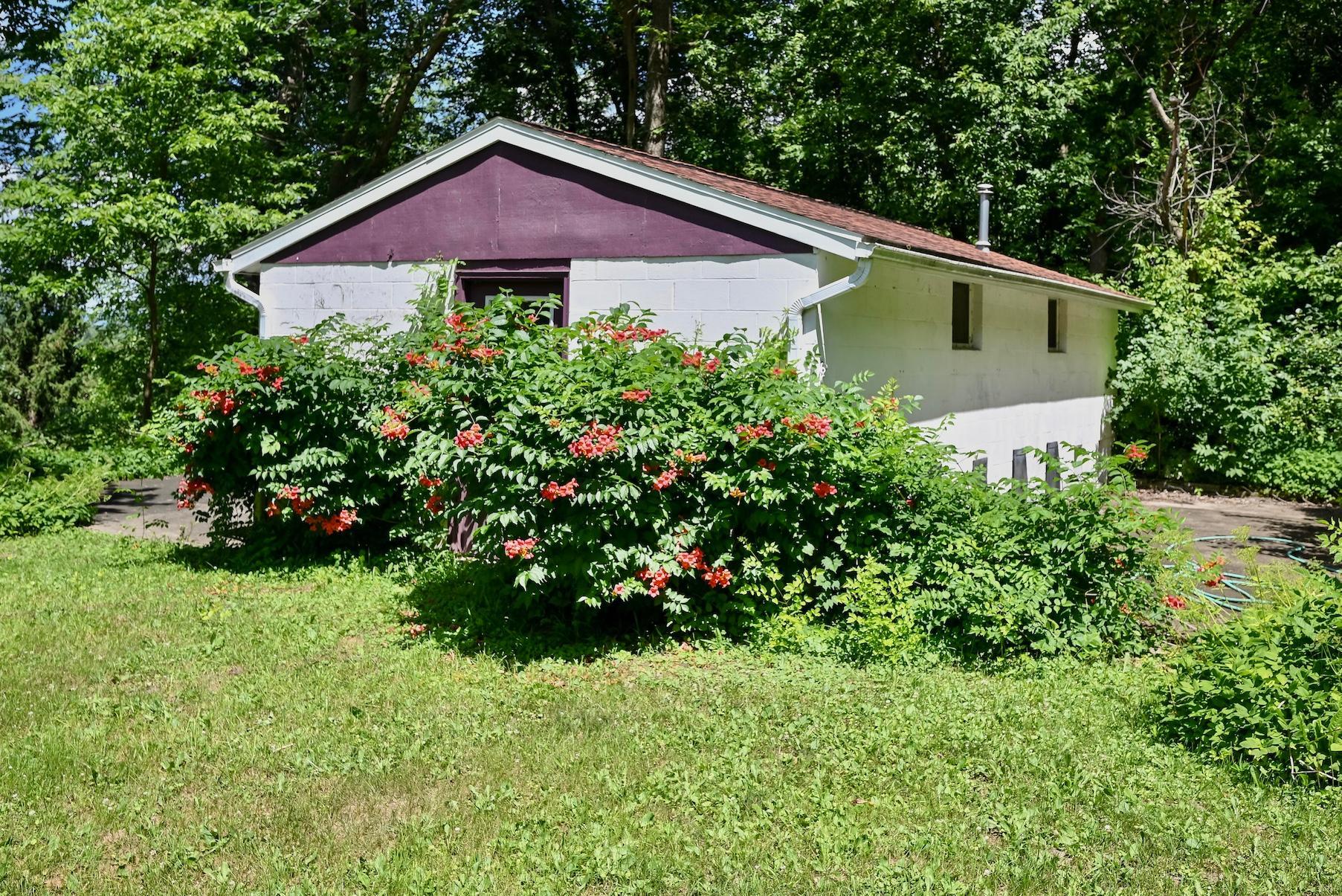 30 Outbuilding.jpg