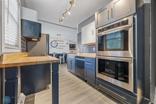 Kitchen toward diningjpg.jpg