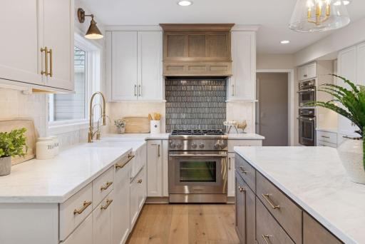 Enjoy abundant counter and cabinet space.