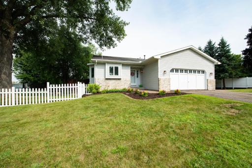 5910 Pineview Lane N, Minneapolis, MN 55442