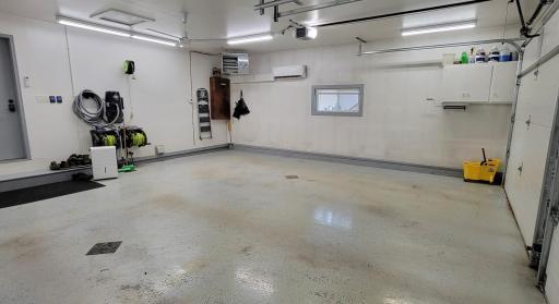 Attached Garage Interior Heated/Insulated/Cooled