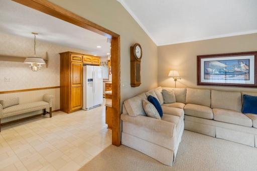 2165 Holloway Avenue E, Maplewood, MN 55109