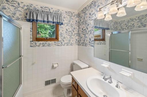 2165 Holloway Avenue E, Maplewood, MN 55109