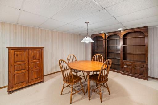 2165 Holloway Avenue E, Maplewood, MN 55109