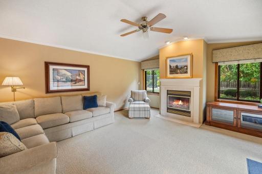 2165 Holloway Avenue E, Saint Paul, MN 55109