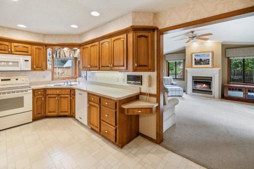 2165 Holloway Avenue E, Maplewood, MN 55109