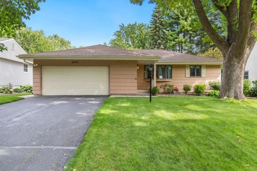 2165 Holloway Avenue E, Maplewood, MN 55109