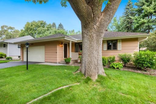 2165 Holloway Avenue E, Maplewood, MN 55109