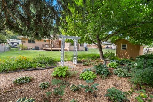 2165 Holloway Avenue E, Maplewood, MN 55109