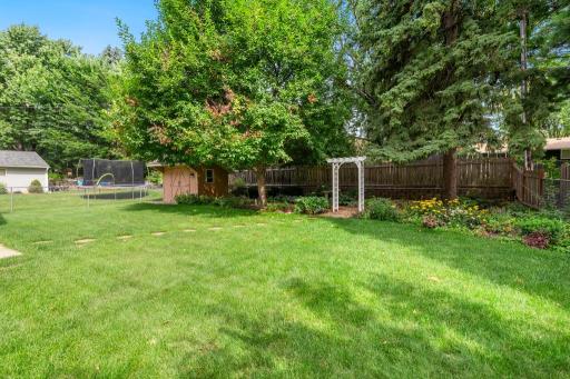 2165 Holloway Avenue E, Maplewood, MN 55109