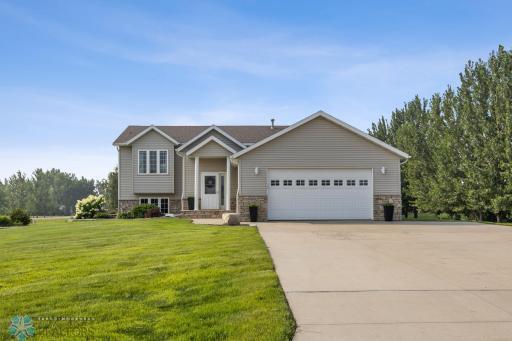 4805 35th Avenue N, Reiles Acres, ND 58102