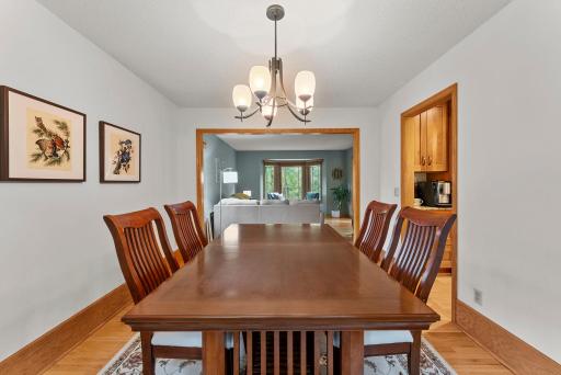 851 Lincolntown Avenue, Mahtomedi, MN 55115